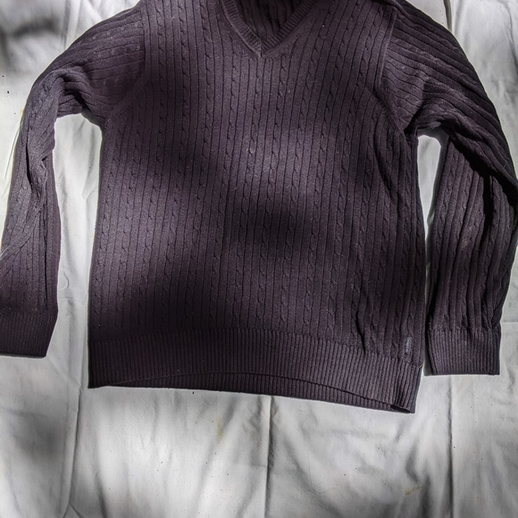 IZOD V-Neck sweater. Black, ribbed. Men's medium. - Picture 5 of 8